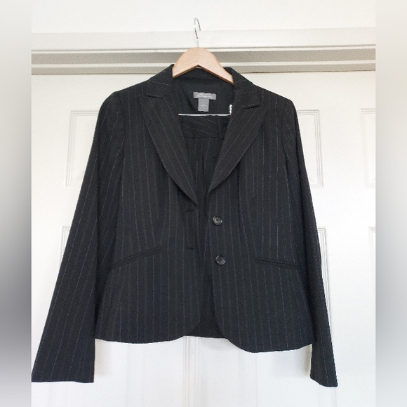 EUC Ann Taylor fine Italian wool blend pinstripe suit - Picture 2 of 15